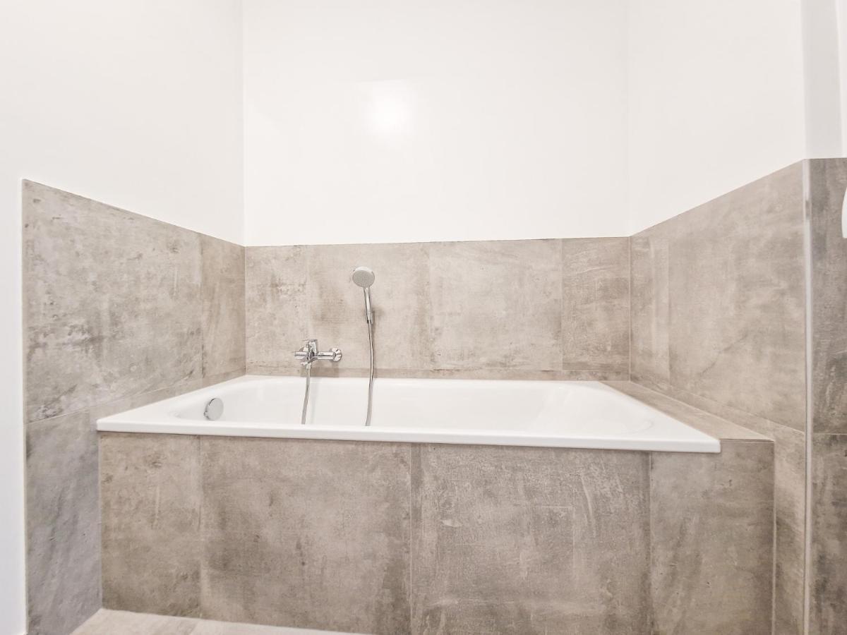 Raj Living - City Apartment With 3 Rooms - 15 Min Messe Dus & 10 Min Old Town Dus Düsseldorf Zewnętrze zdjęcie
