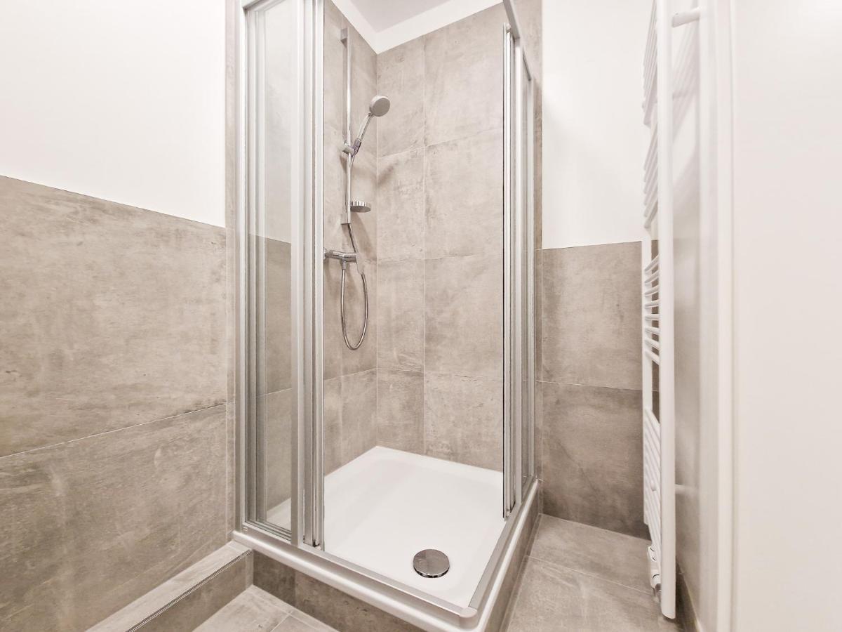 Raj Living - City Apartment With 3 Rooms - 15 Min Messe Dus & 10 Min Old Town Dus Düsseldorf Zewnętrze zdjęcie